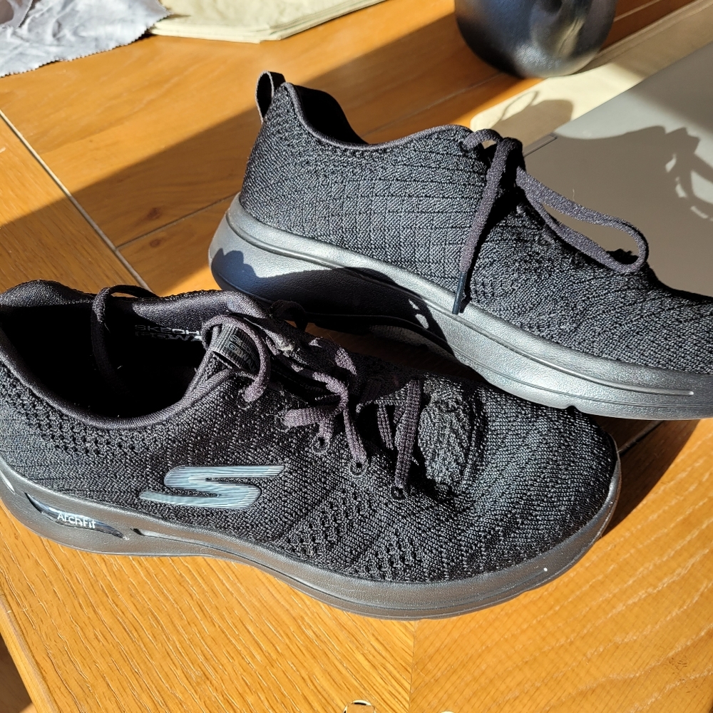 Skechers
